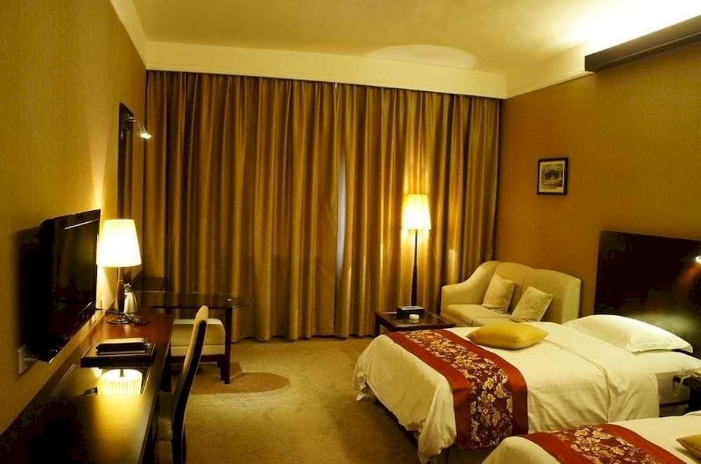 Golden Dragonball Hotel Guilin Exterior photo