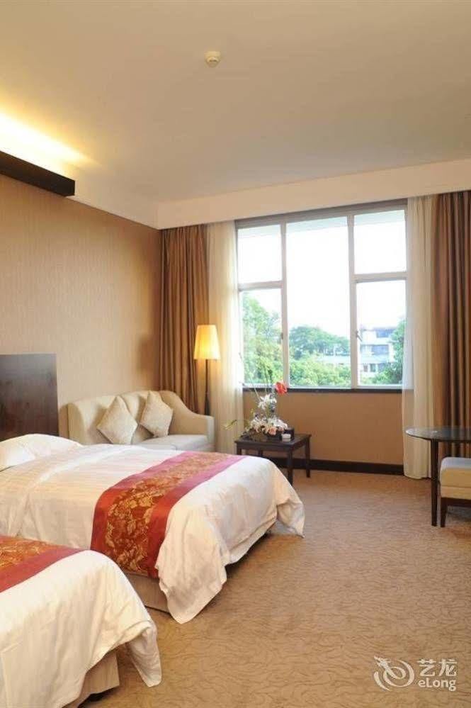Golden Dragonball Hotel Guilin Exterior photo